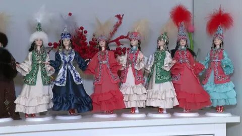 Суреттелген жалаңаш қағаз қуыршақтары