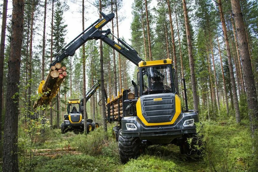 Форвардер понссепонссе. Оператор форвардера. Харвестер джон дир. Оператор форвардера. Форвардер джон дир.