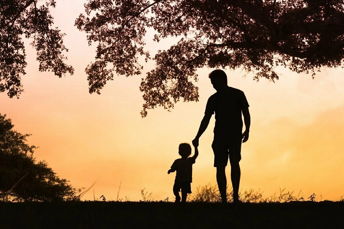 Отец кружит ребенка. Сын. Неполная семья. Twitter ayah. Twitter ayah.