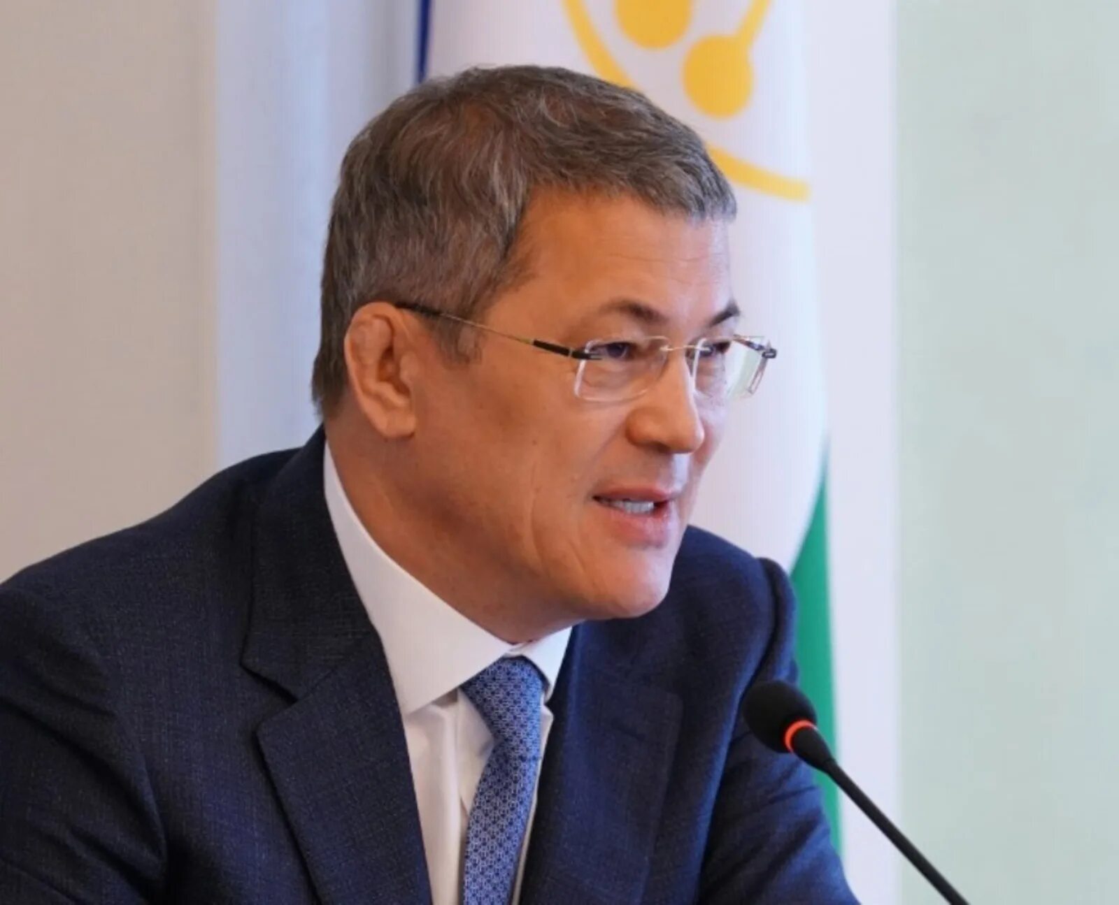 Глава башкортостана радий хабиров портрет. Глава республики башкортостан радий хабиров. Глава республики башкортостан радий хабиров. Глава р башкортостан. Глава р башкортостан.