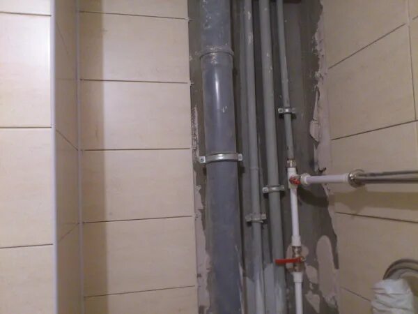 Съемный короб для труб в ванной. Разборный сантехнический короб. Съемный короб для труб. Как сделать съемную трубу. Как сделать съемную трубу.