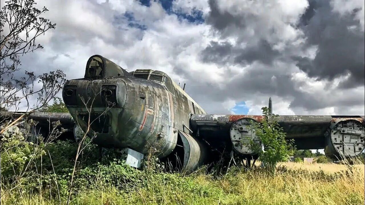 Заброшенный самолет ил-76 (abandoned il 76). Заброшенный самолет ил-2. Заброшенный ил 76 в Подмосковье. Заброшенный военный аэродром "Смирных". Чем забывают самолеты