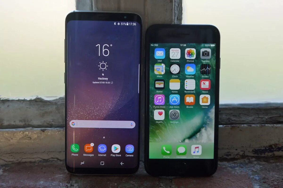 Сравнение самсунг 8. Samsung Galaxy s8 и iphone. Samsung Galaxy s8 и iphone 8. Iphone Samsung s8 Plus. Samsung 8 iphone 8.