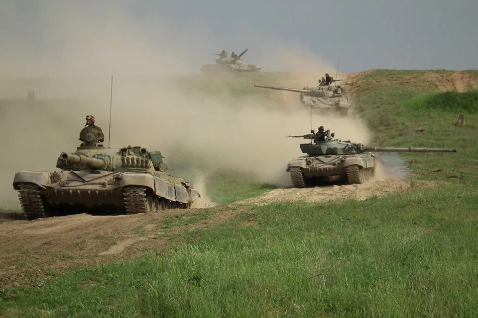 Войска где танки. Танк т72 в бою. Танковые войска т72. Танк т72 на учениях. Танк т72 на войне.