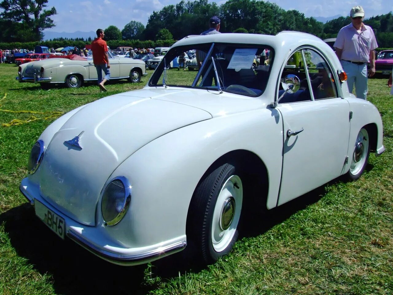 Автомобиль первоначально. Champion 400 car. Аргентинские автомобили марки. Бренд Champion авто. Маленький аргентинский автомобиль.