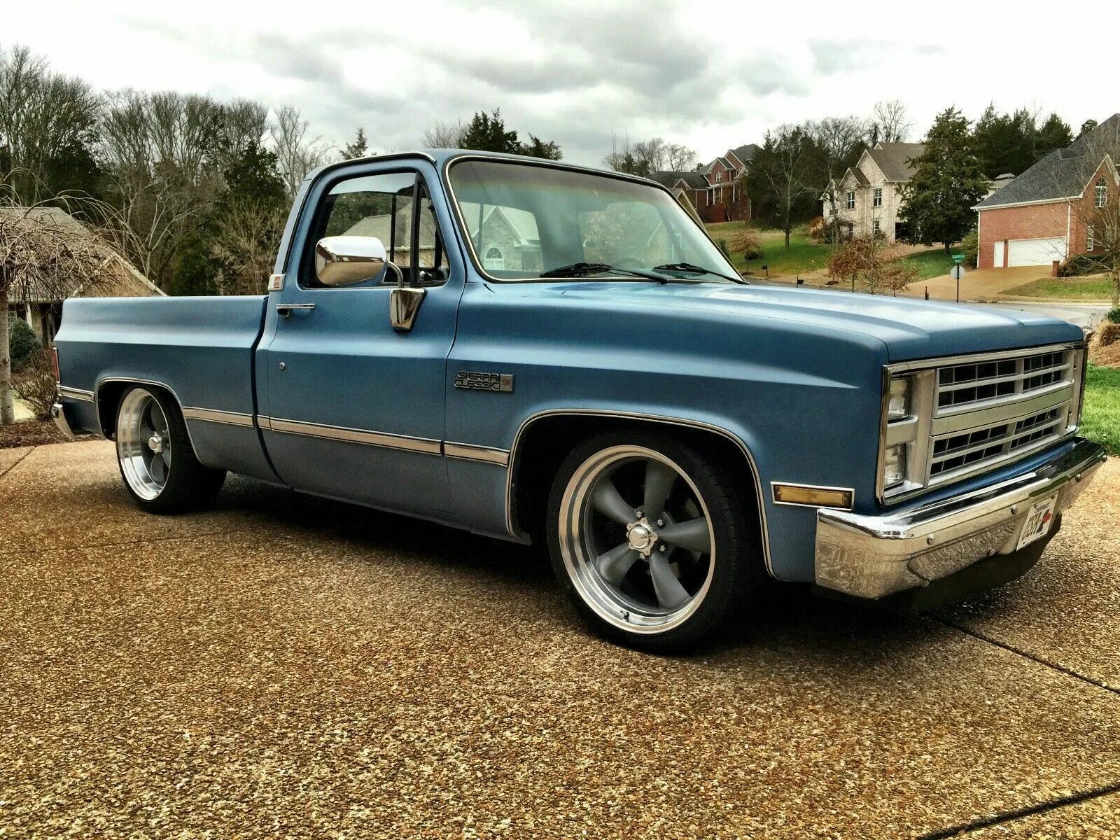 Шеви шеви лей. Chevrolet c30 lowered. GMC пикап старый. Chevrolet c10 Police Truck. 1987 Chevrolet c10 Utility Truck..