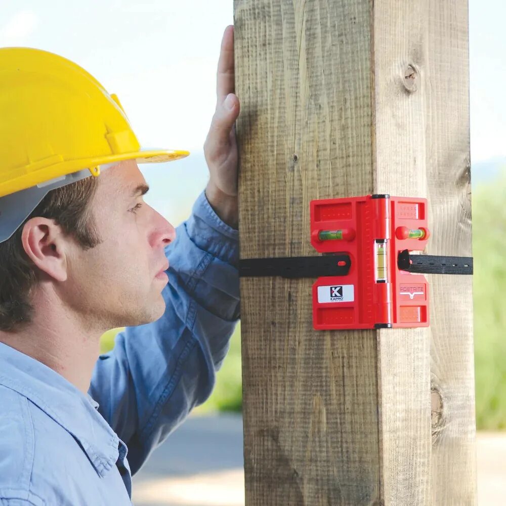 Ровность стен. Уровень в работе. Уровень в работе. Нивелир cube лазерный (№1237) (шт). Работа уровнем строительным.