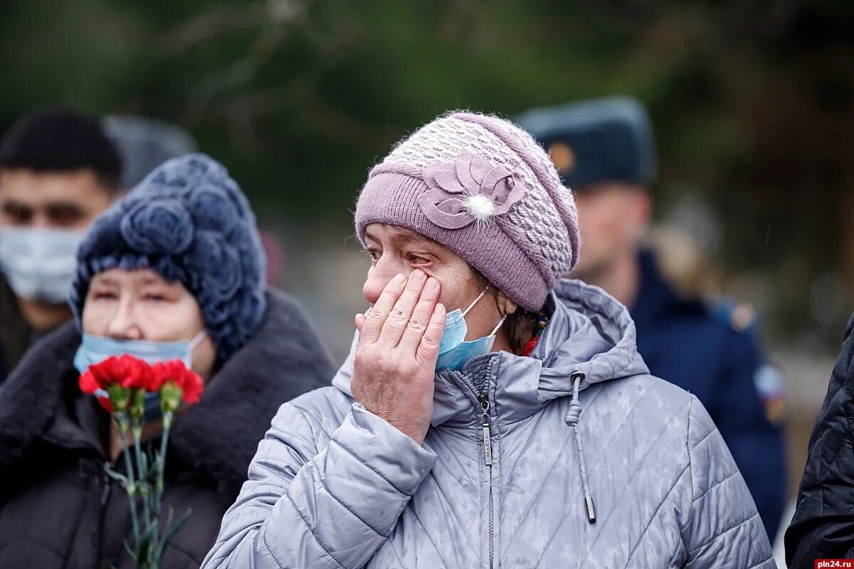 Похороны псковских десантников 2000 год. Нападение на псковских десантников. Прощание с десантниками в Пскове. Орлецы 2 мемориал 6 роты.