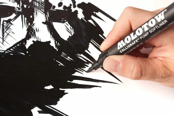 Является маркером. Маркер molotow чёрный 2мм. рисунки фломастерами кистями. рисунок маркером кисть. штрихи фломастером.