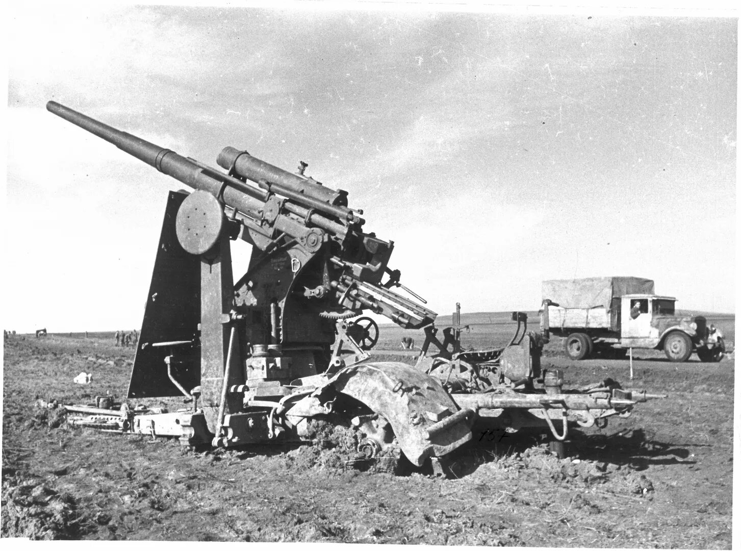 88 мм немецкая. 88 мм немецкая. 88 мм немецкая. 88 мм немецкая. Орудие 88 мм зенитное вермахта.