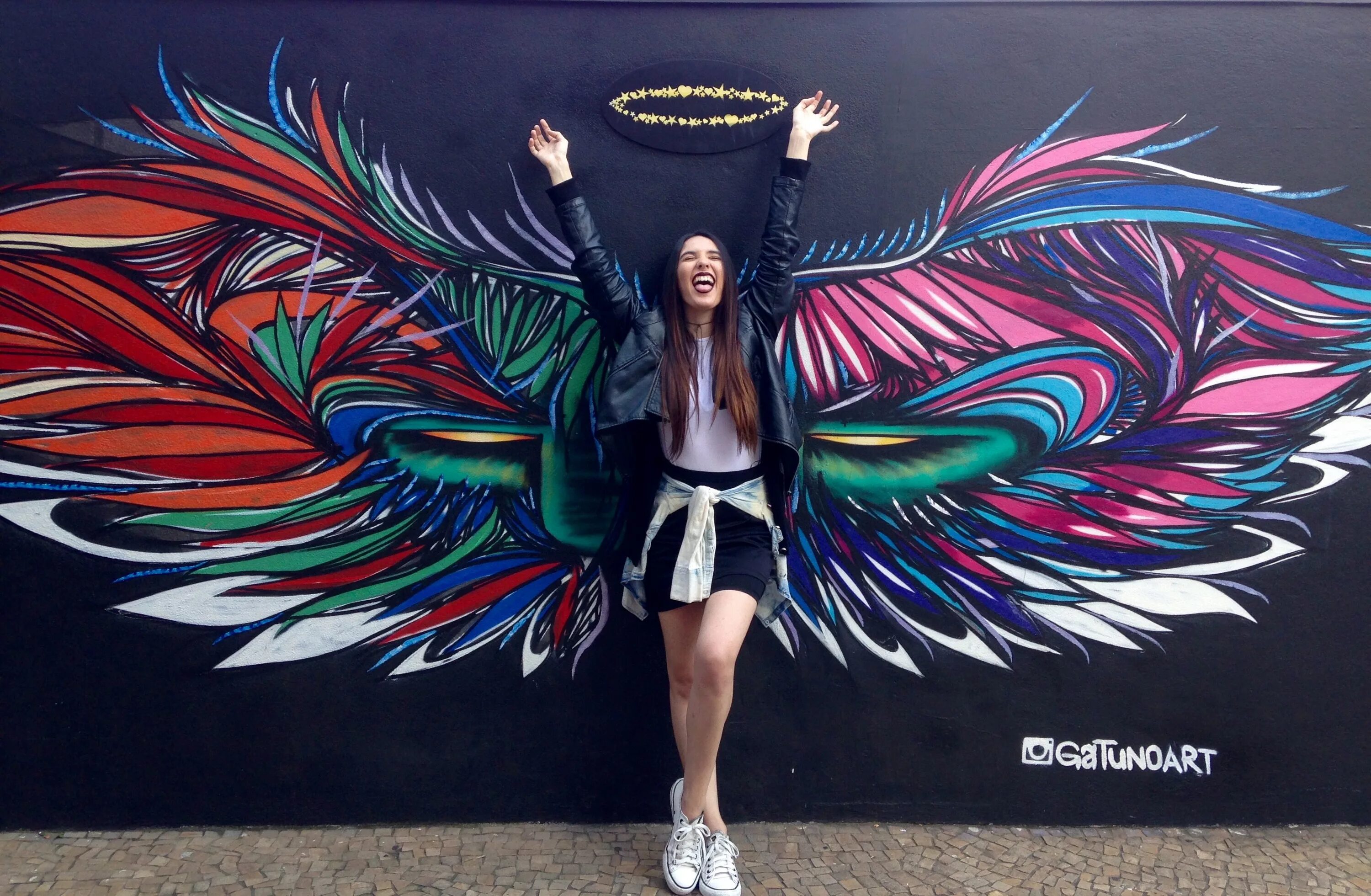 Стрит арт крылья синие. Крылья ангелов минск. Граффити крылья вектор. Граффити крылья. Граффити ангельские крылья.