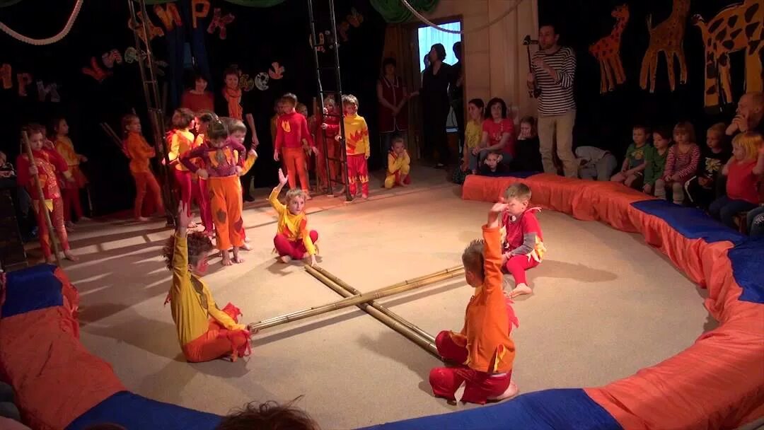 Цирк для детей. Цирковое представление детском саду. Цирк в детском саду. Цирк картина для детей. Представление детского сада.