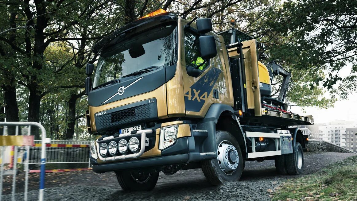 Volvo fl4. Volvo FL 4x2 2013. Вольво 4х4 грузовик. Вольво фл 4.