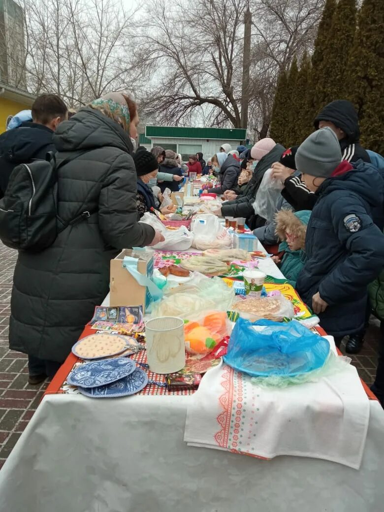 Выпечка на ярмарку на Масленицу. Масленица ярмарка. Уличная торговля на Масленицу. Украшение стола на Масленицу на ярмарку. Школьная ярмарка на масленицу