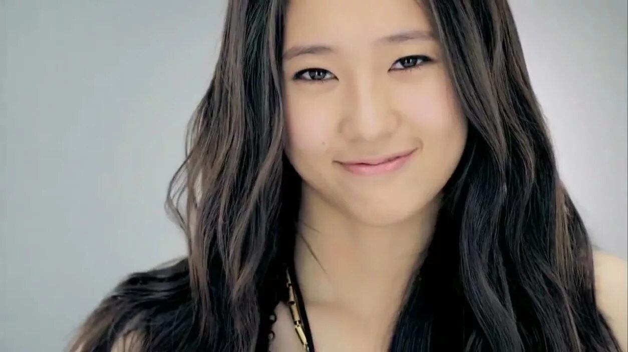 F x 12 18. Krystal. Кореабу иностранки. Krystal f(x) 2009. Эмбер f x с длинными волосами.