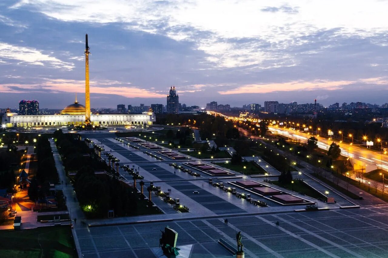 Поклонная гора москва входная площадь фото. Поклонная гора в Москве. Парк Победы на Поклонной горе. Площадь Победы в Москве Поклонная гора. Парк на Поклонной горе в Москве.