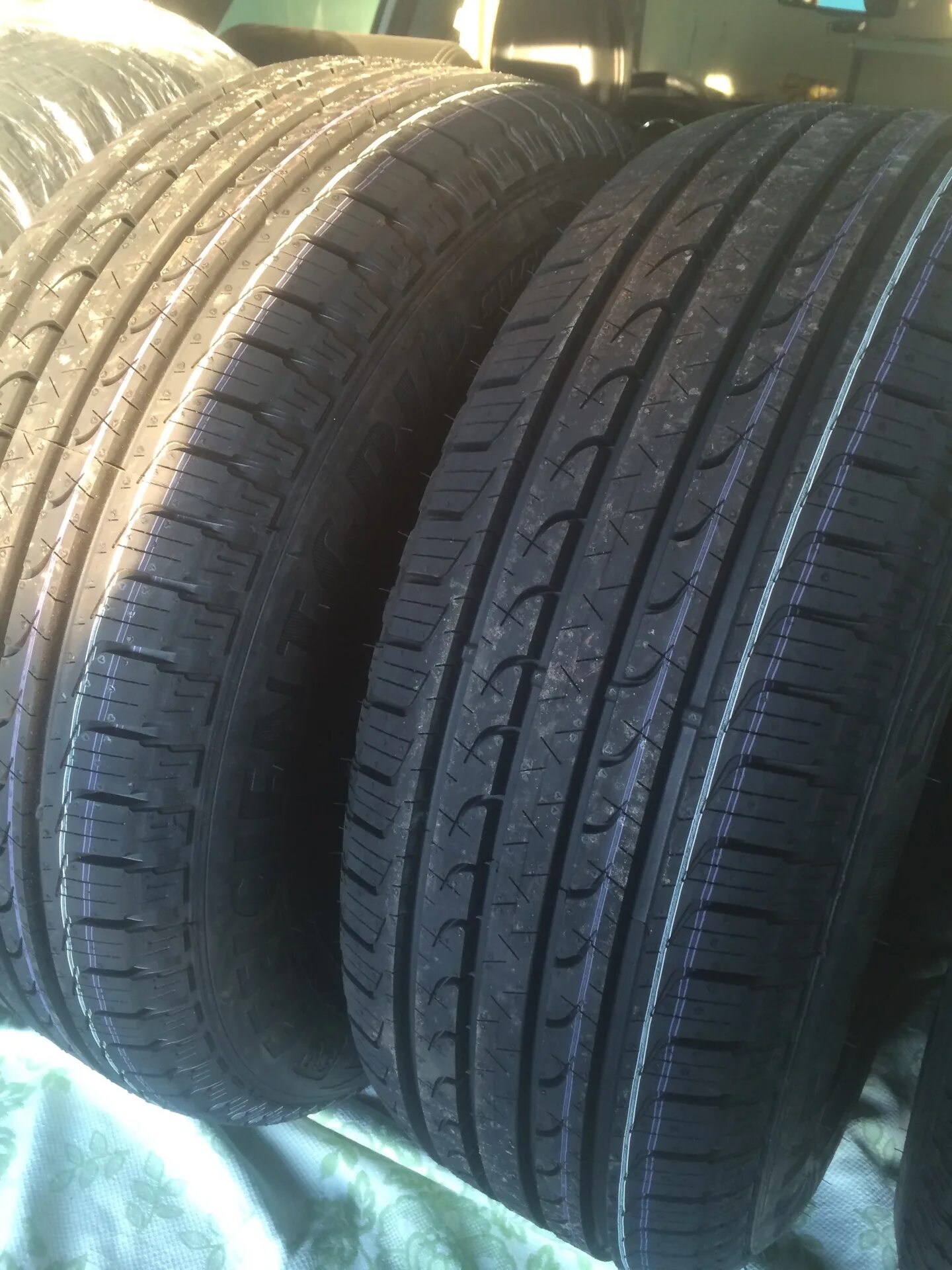 Купить летнюю резину 235 55 17. Goodyear 235/65 r17. Резина Goodyear лето 235 55 17. 235/65 R17 Goodyear EFFICIENTGRIP 2 SUV 104v. Летняя резина 225/60 r17 Гудиер.