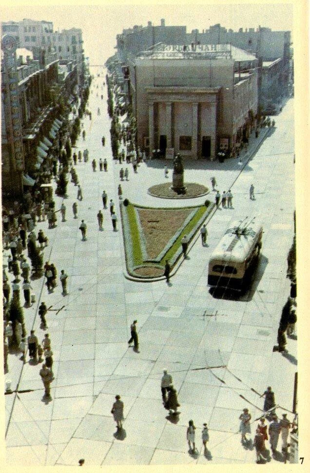 Баку небоскребы. Баку в 20 веке. Баку приморский бульвар 1980 год. Старый баку 1980. Баку 1950 год.