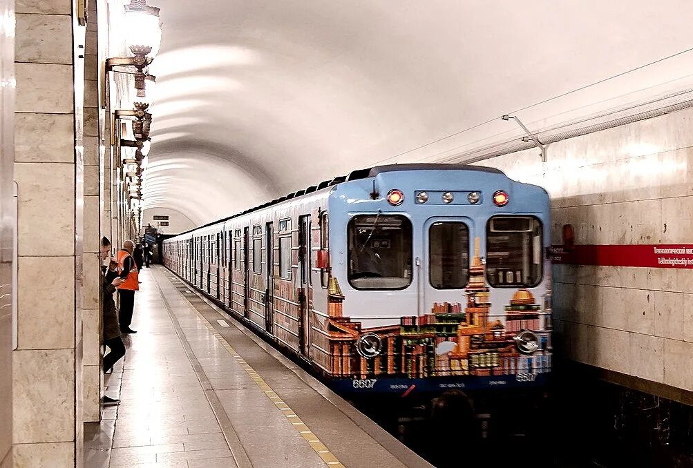 Звук поезда метро. Вагоны метро Петербургский метрополитен. Метро Питер поезда. Поезд метро Яуза.