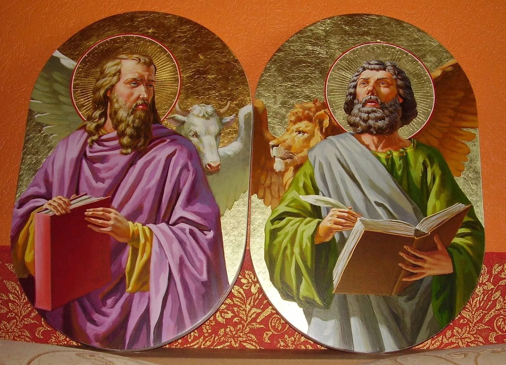 Икона апостола и евангелиста луки. Апостол матфей икона византия. Первые евангелисты. Икона святого луки евангелиста. Икона евангелиста марка.