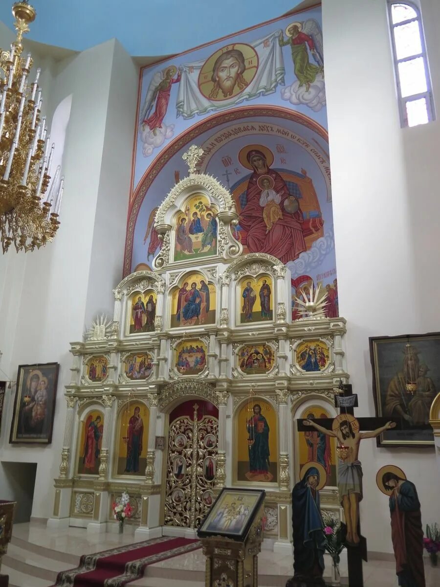 Храм царственных страстотерпцев ижевск. Могилев церковь царственных страстотерпцев. новомучеников храм ижевск. храм царственных страстотерпцев внутри. храм царственных страстотерпцев тверь интерьер.