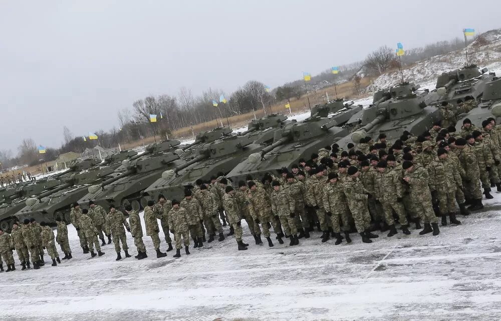 Сейчас есть военное положение. Военное положение картинки.