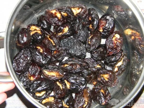 чернослив с грецким орехом. чернослив с орехами. чернослив фаршированный орехами. чернослив с орехами тушеный.