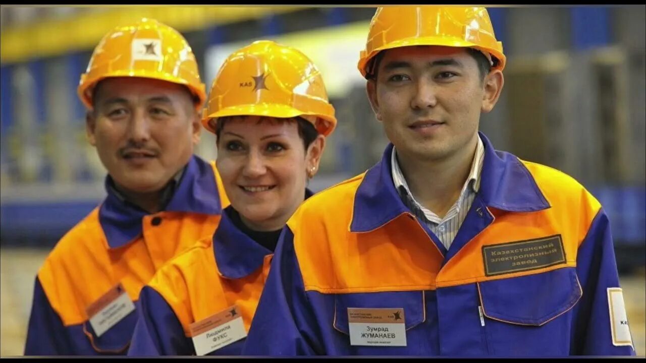 Казахские строители. Иностранные работники. Каргыстан. Киргизия бишкек горы. Каргыстан.