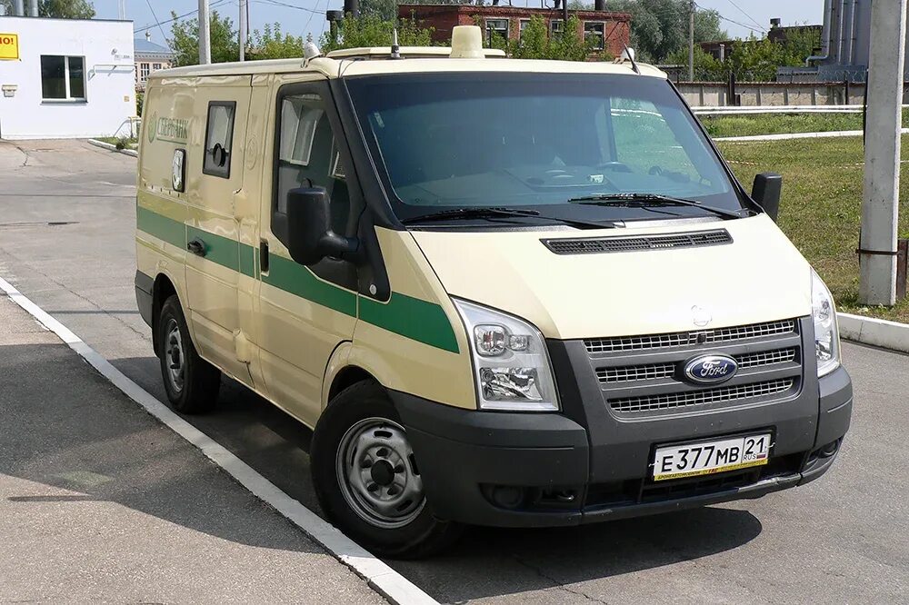 Купить инкассаторскую машину. Форд броневик инкассация. M-19282 (Ford Transit 330 SWB). Форд Транзит РОСИНКАС. Volkswagen Caddy инкассатор.