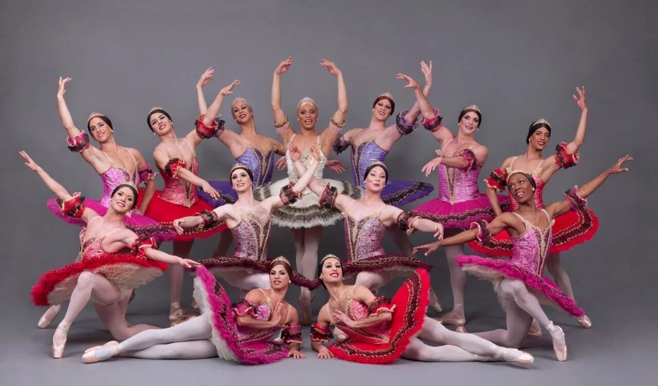 театральная труппа. театр луна труппа. балет пахита большой театр. большой театр молодежная балетная труппа.