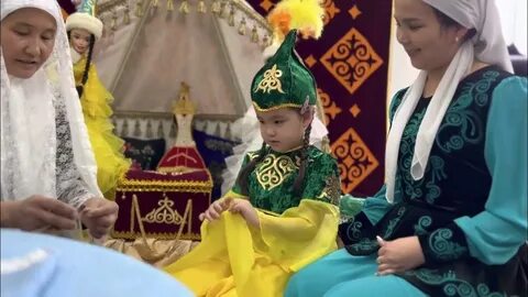 Жалаңаш қыздардың үйдегі жаңа жылдық фотосуреттері