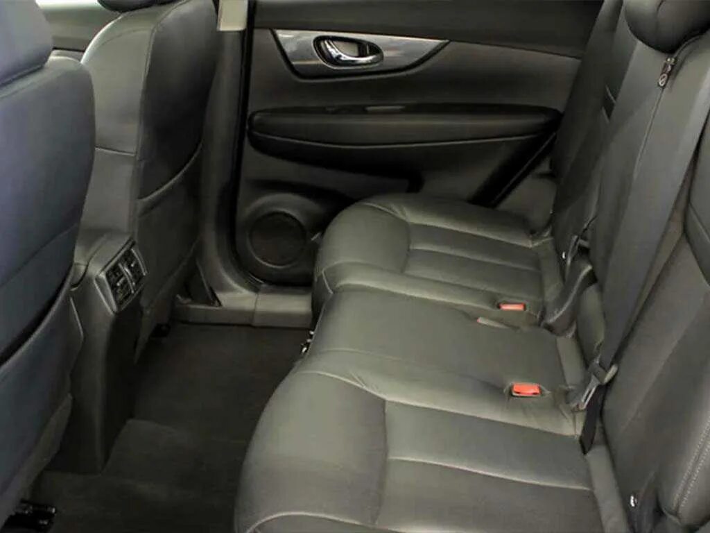 Каркасные чехлы x-trail t32. Сиденья nissan x trail t31. Сиденья на х трейл т32. Кожаные сиденья x trail t32. Ниссан х трейл т32 задний ряд.