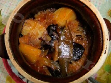 Мясо в горшочках с черносливом