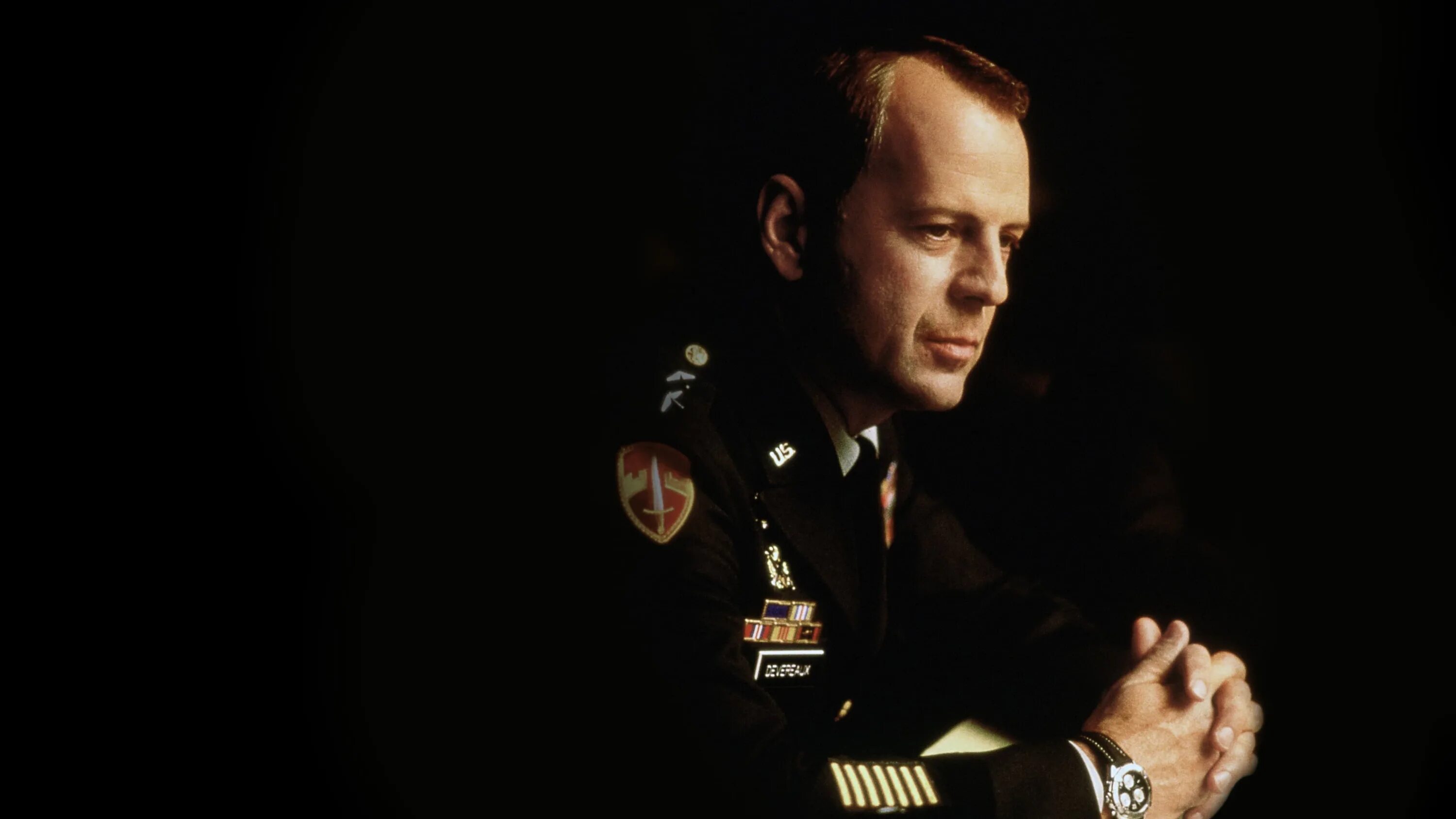 Осада с брюсом уиллисом. Осада с брюсом уиллисом. Брюс уиллис фильмы 2022. Осада с брюсом уиллисом. Брюс уиллис 1998.