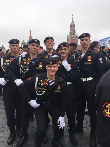 Струна морпех на параде. Морская пехота на параде. пехотинцы на параде. парад победы морпехи.
