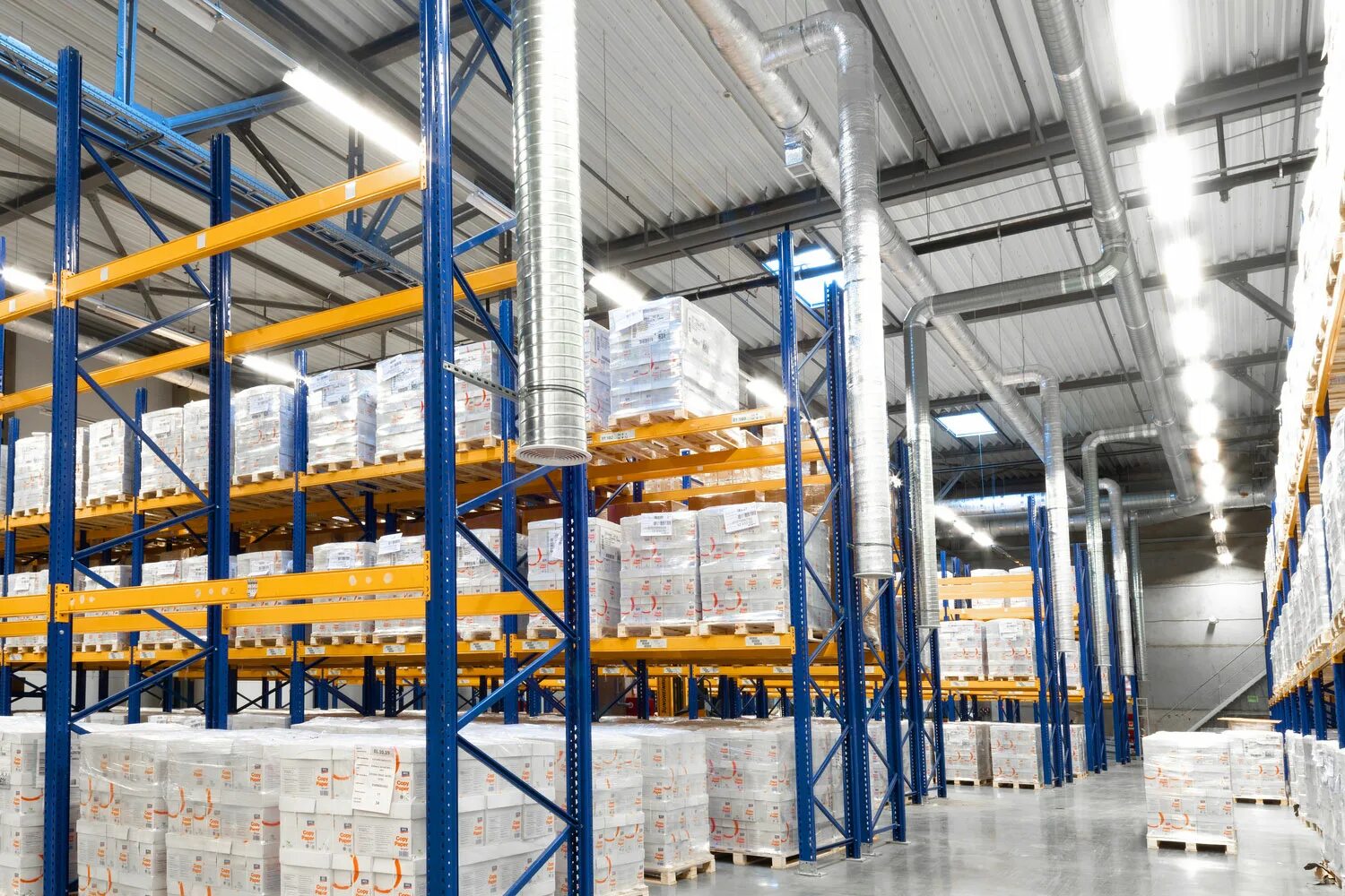 Информация о складских помещениях. Вентиляция склада. вентиляция складских помещений. складское помещение. склад на заводе.
