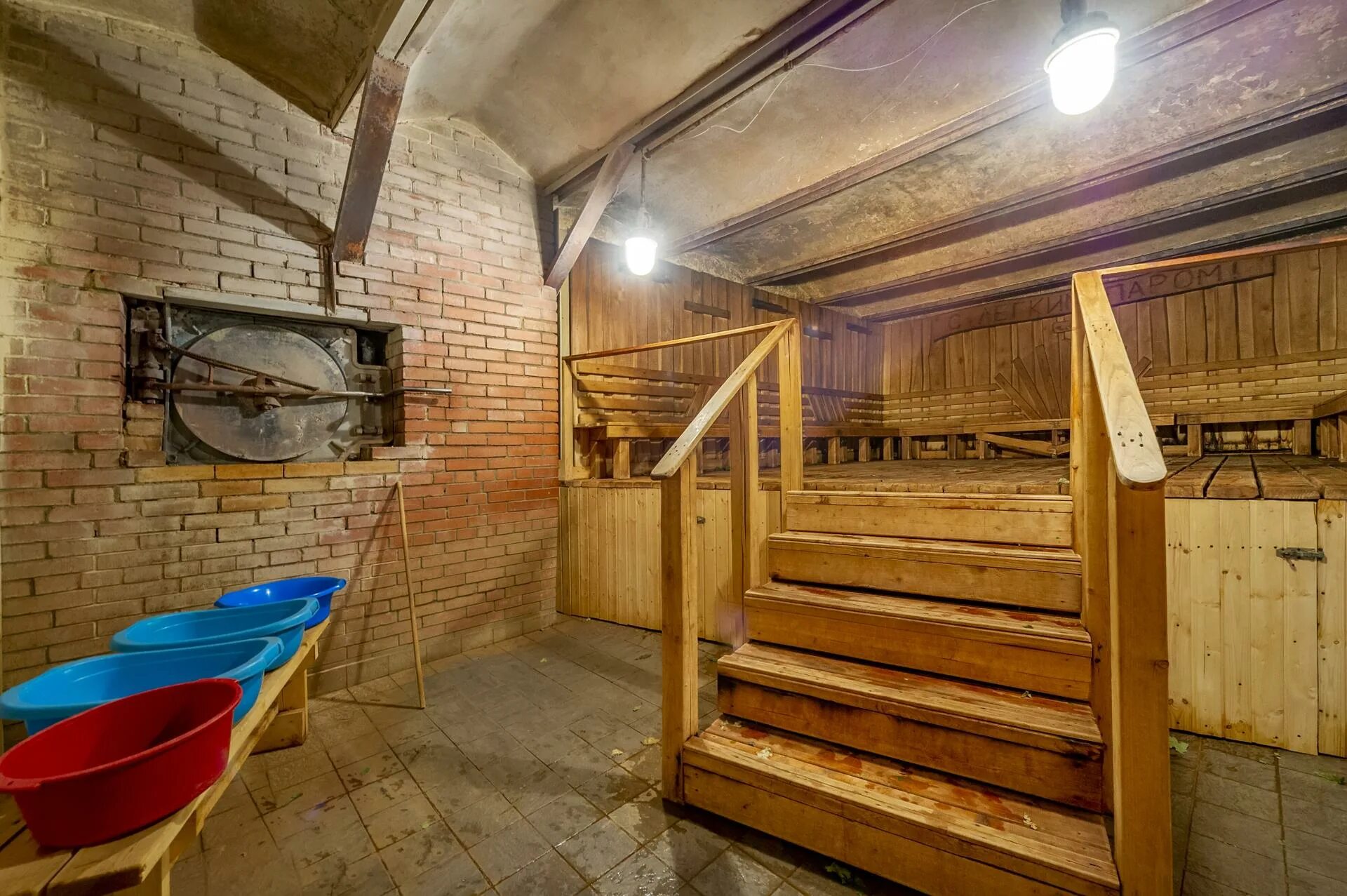 Гостиница хостел тюмень. Банный проезд 3 стр 3. Банный проезд 3 стр 3. Баня в дубровицах подольск. Хостел артист москва.