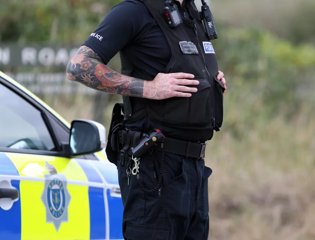 Американский полицейский с тату. Тату для сотрудников полиции. Майкл аскью полицейский. Татуировка полиция. Полицейский с татуировкой.