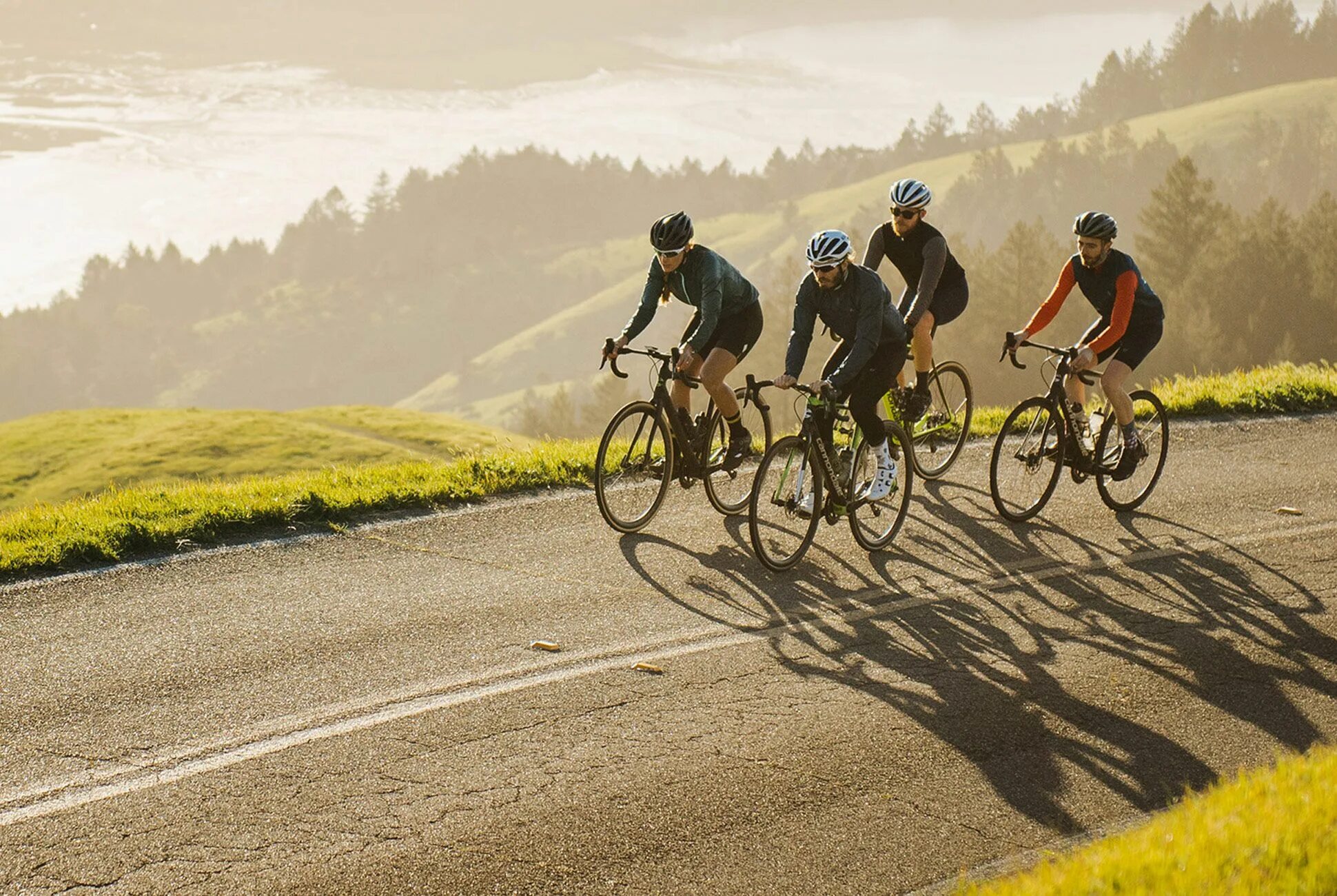 Велосипед на дороге. Велоспорт обои. Велоспорт фон. Роуд байк. Good bike ride