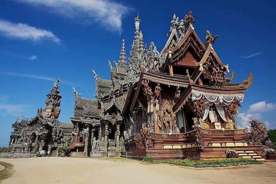 Храм истины паттайя таиланд. Церковь преображения в кижах. Храм истины паттайя высота. Деревянный храм в паттайе. Кижи европейский север.