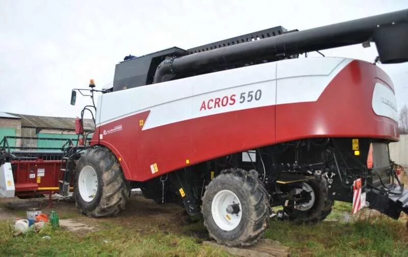 Комбайн ростсельмаш акрос 580. Комбайн акрос 550. Зерноуборочный комбайн акрос 530. Зерноуборочный комбайн рсм-142 «acros-530». Агрос 530.