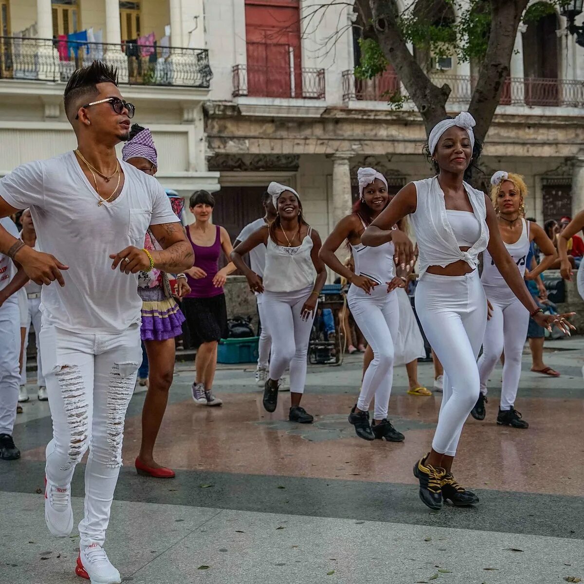 Кубинские новости. Куба Малекон Гавана танцы. Сальса танец Куба. Гавана сальса. Гавана в 2022 году.