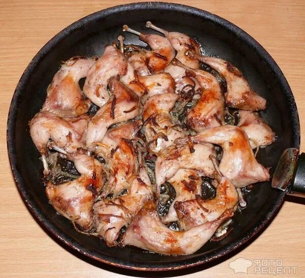 Qegg перепела. Перепелиные окорочка. Тушка перепелки синеватая. Перепела мясо. Перепелиные ножки.