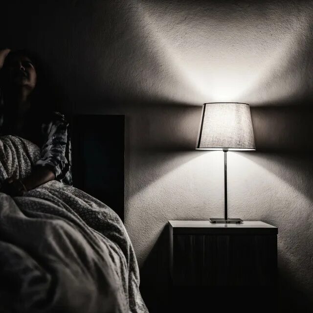 Темная комната. Найти черную кошку в темной комнате. Трудно искать чёрную кошку в тёмной комнате особенно если её там нет. Черная кошка в темной комнате. Трудно найти в темной комнате.