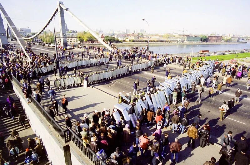 Штурм правительства 1993. Путч 1993 белый дом. Дом правительства 1993 расстрел белого. 10 июня 1993. 10 июня 1993.