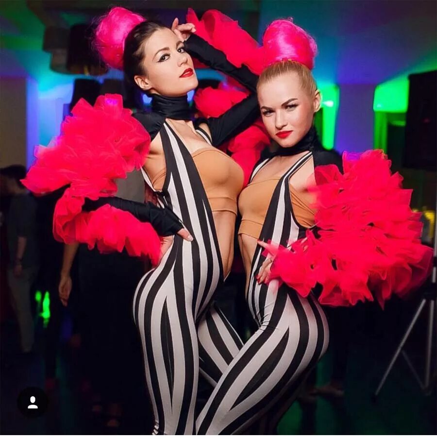 Go go night club. Оля Полякова подтанцовка. Костюмы для гоу гоу. Костюмы танцовщиц гоу гоу. Вечеринка в стиле гоу гоу.