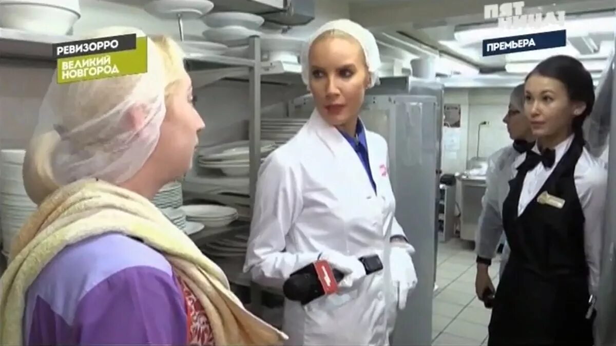 Ксения милос ревизорро. Ревизорро владивосток. Ревизорро кафе. На съемочную группу ревизорро нападение. Тищенко ревизорро.