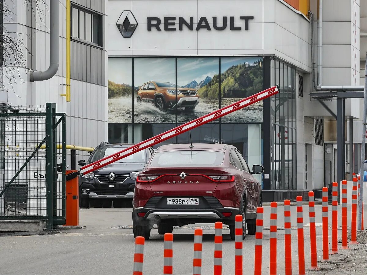 Renault уходят. Москвич электромобиль 2022. Рено Россия. АВТОВАЗ Рено. Завод Renault в Москве.