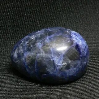 Камень с синими прожилками