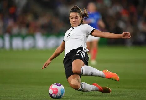 top ten women futballers - www.mbmsoftware.com 